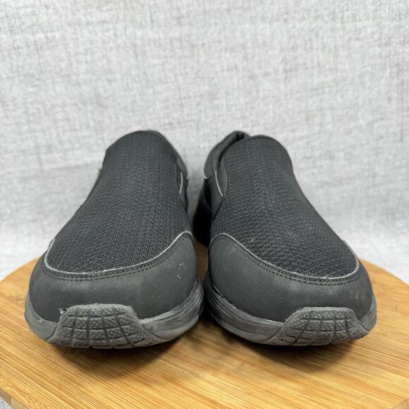 Skechers Shoes Men\'s Size 13 Relaxed Fit Slip On Sneakers
